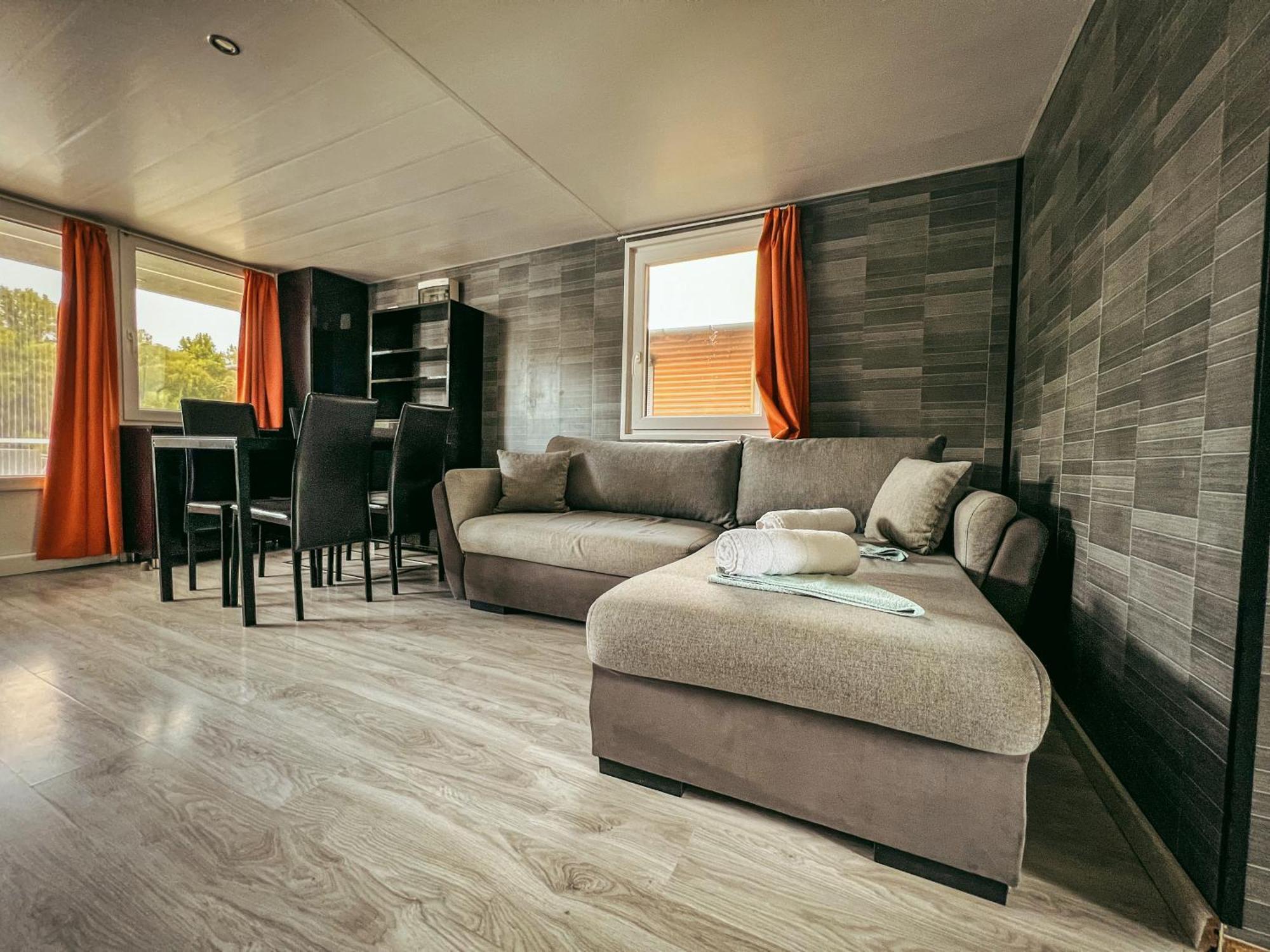 Lakohajo, Uszohaz - Tisza-To Hotel Tiszafured Ngoại thất bức ảnh